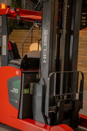 Empilhadeira Elétrica Retrátil Heli