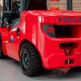 Empilhadeira a Combustão Contrabalançada Heli