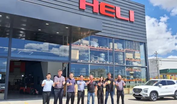 Michelson Strong Store recebe delegação da Heli China 